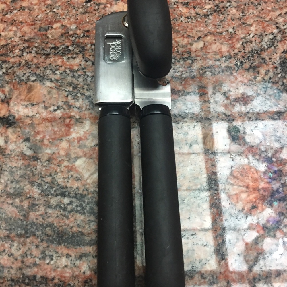 Good Cook heavy duty hand can opener with black comfort handles. Does not work.